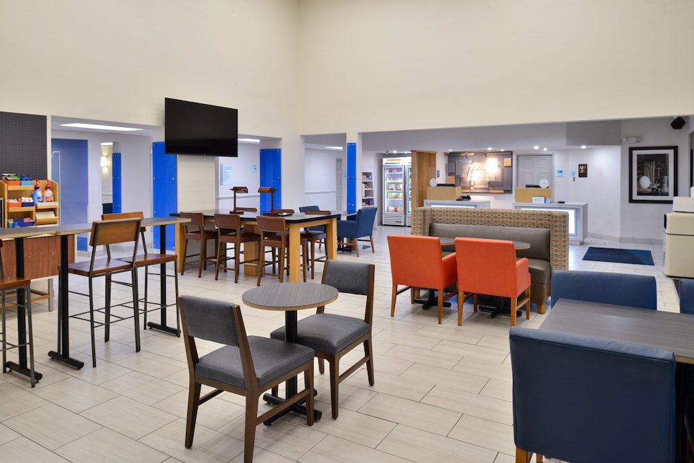 holiday inn express farmington bloomfield by ihg