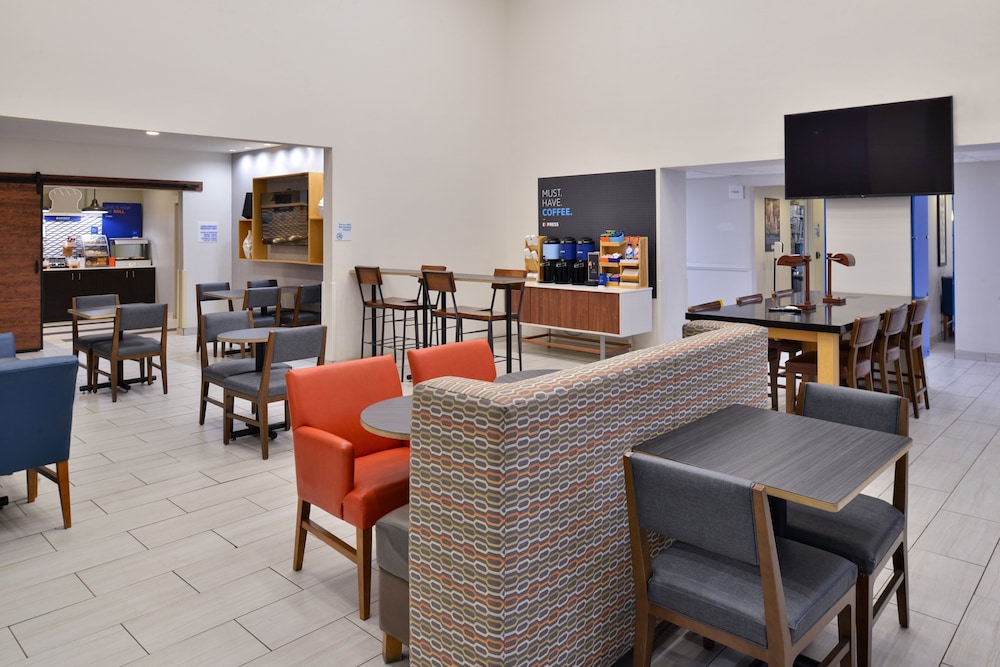 holiday inn express farmington bloomfield by ihg