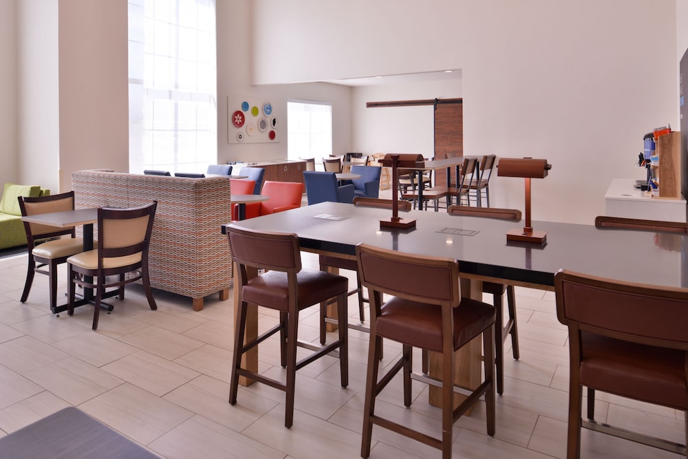 holiday inn express farmington bloomfield by ihg
