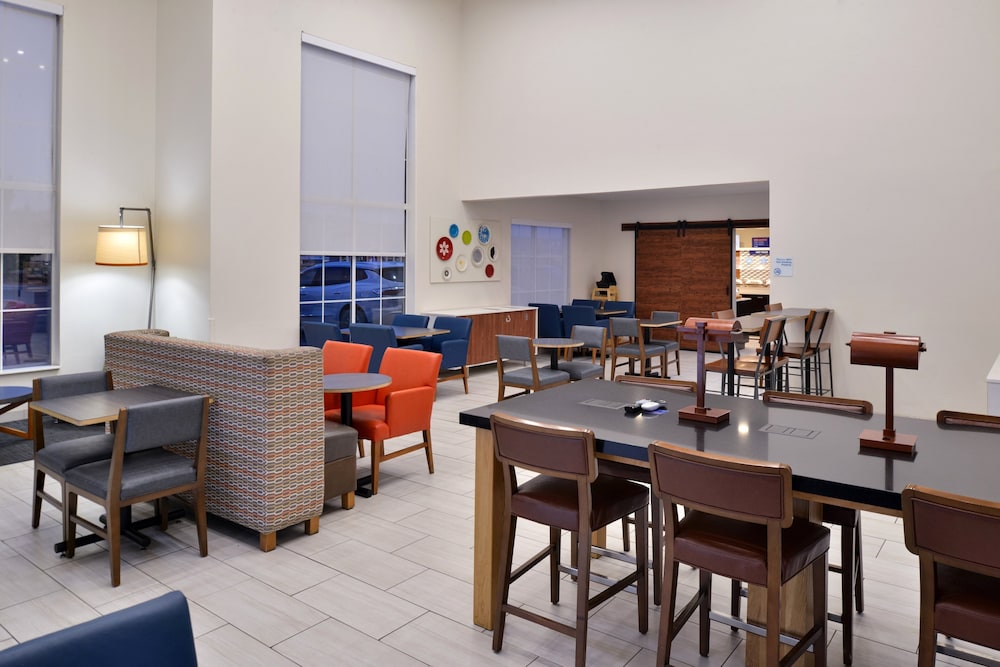 holiday inn express farmington bloomfield by ihg
