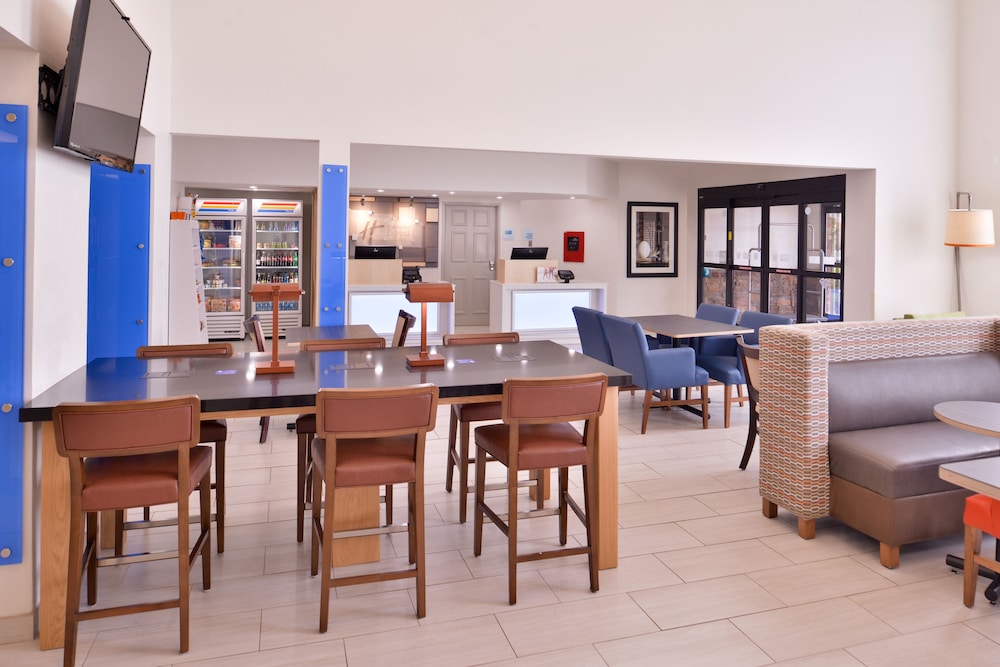 holiday inn express farmington bloomfield by ihg