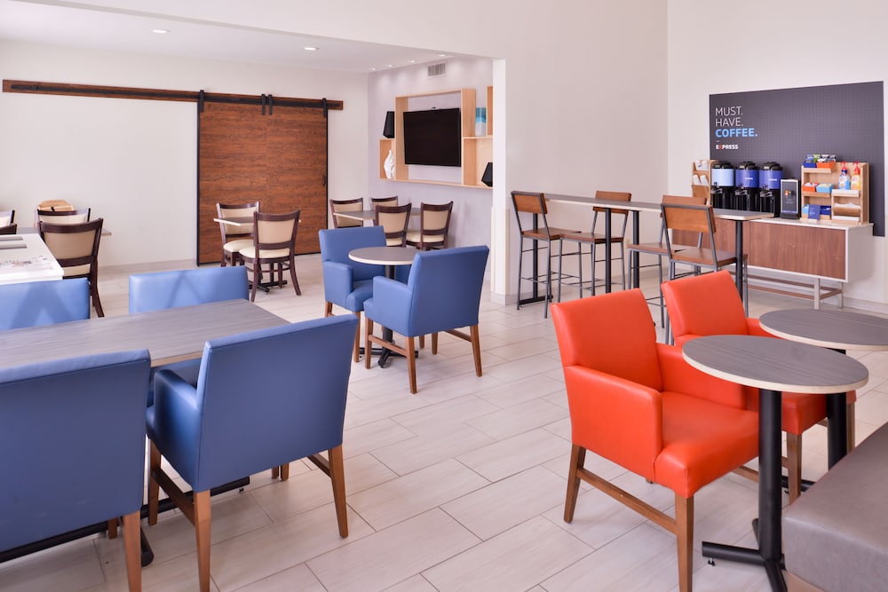 holiday inn express farmington bloomfield by ihg