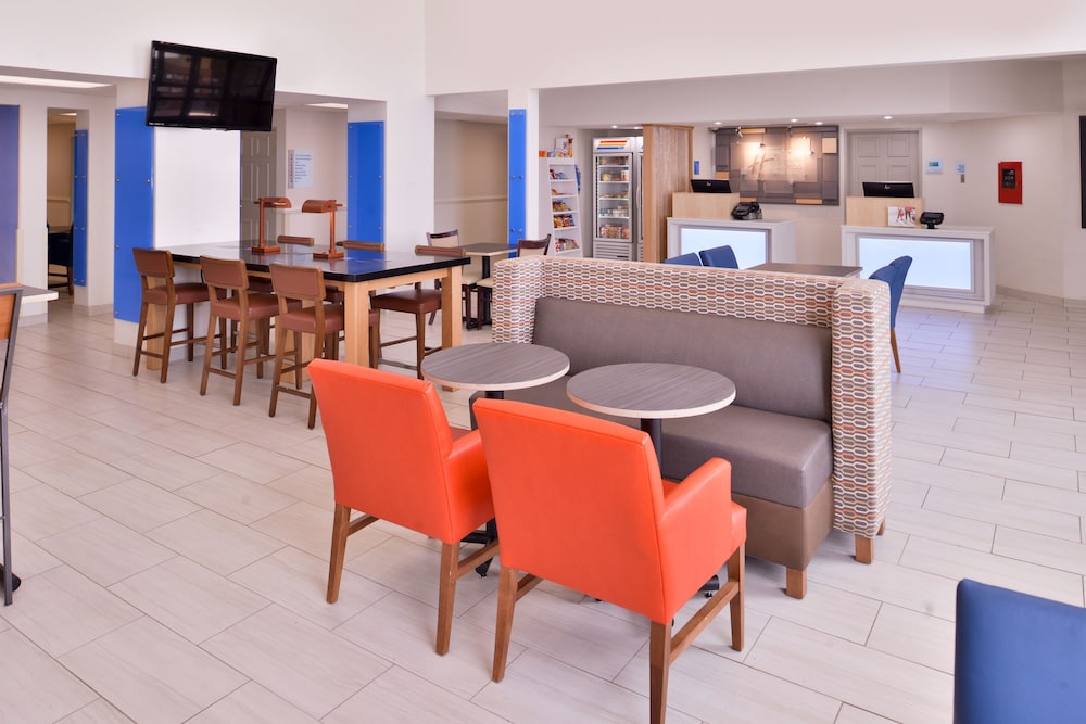 holiday inn express farmington bloomfield by ihg