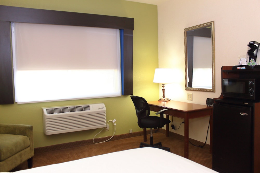 holiday inn express farmington bloomfield by ihg