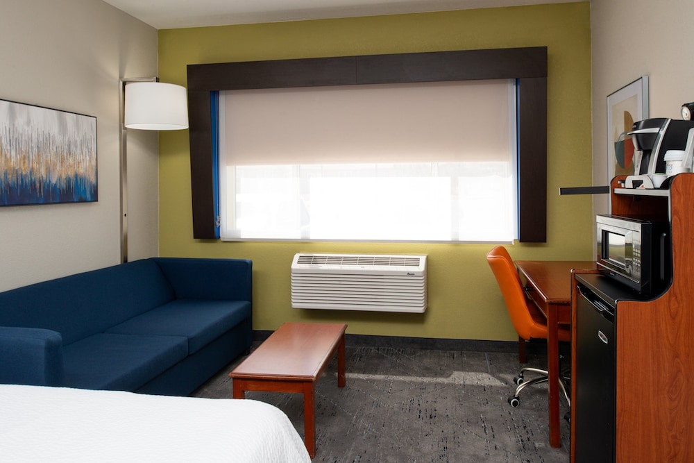 holiday inn express farmington bloomfield by ihg