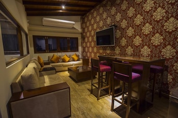 grand 7 hotel kesbewa