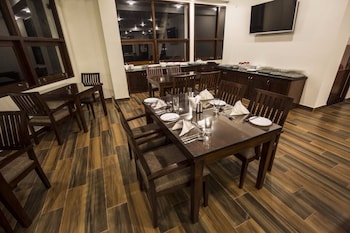 grand 7 hotel kesbewa