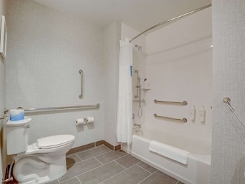 hampton inn and suites williamstown ark encounter ky