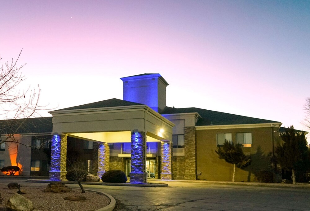 holiday inn express la junta by ihg