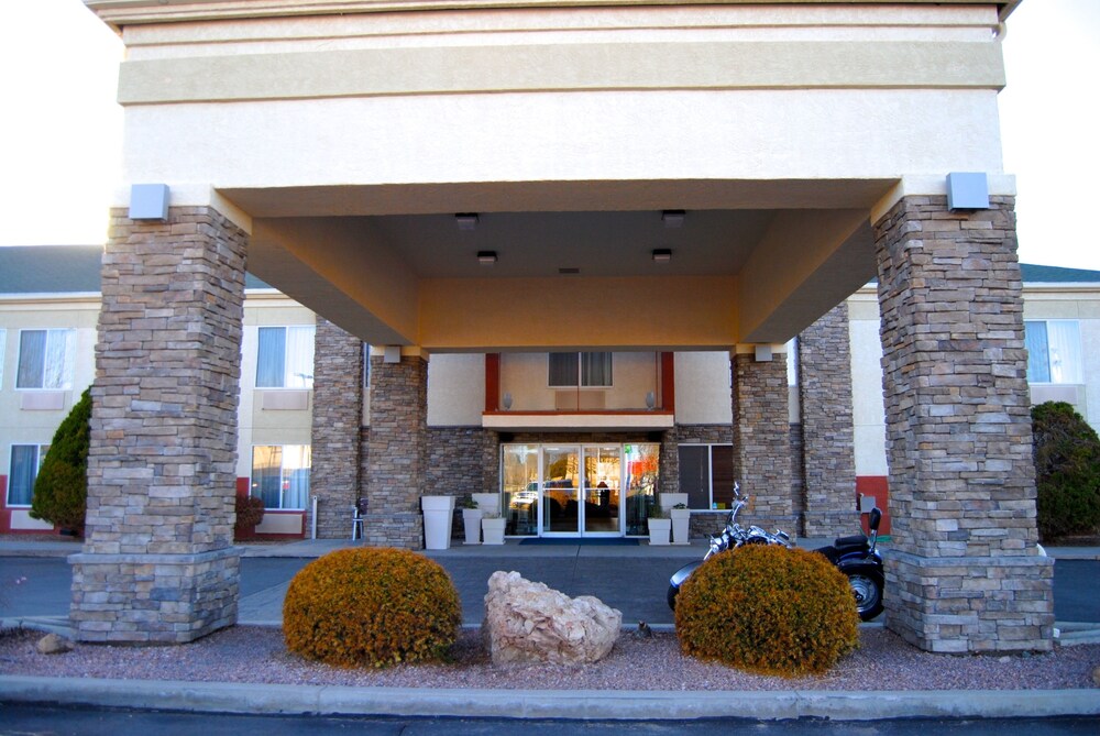 holiday inn express la junta by ihg