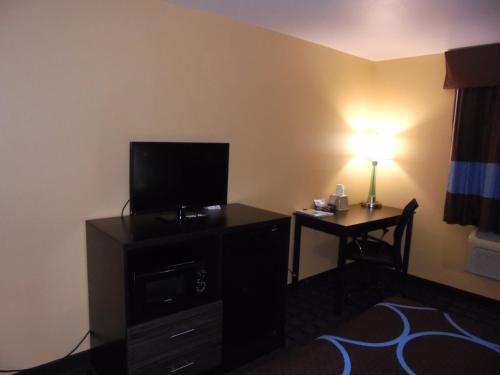 super 8 by wyndham okawville