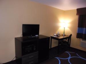 super 8 by wyndham okawville