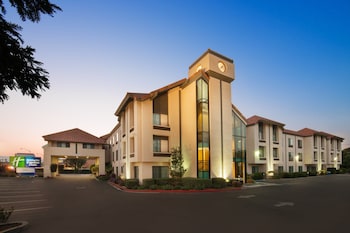 holiday inn express and suites santa clara silicon valley by ihg