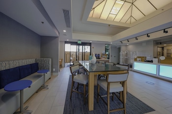 holiday inn express and suites santa clara silicon valley by ihg