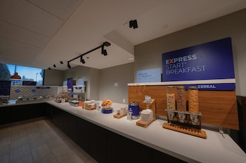 holiday inn express and suites santa clara silicon valley by ihg