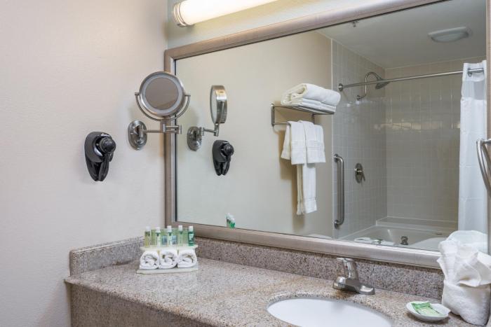 holiday inn express and suites santa clara silicon valley by ihg