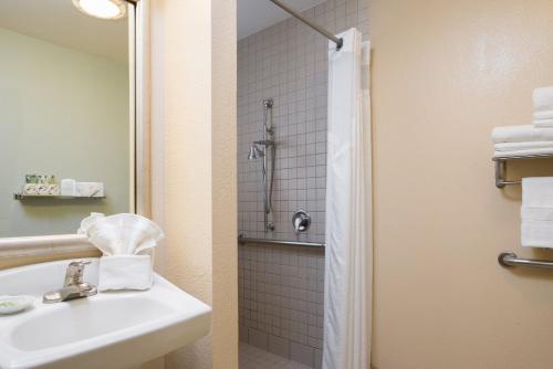holiday inn express and suites santa clara silicon valley by ihg