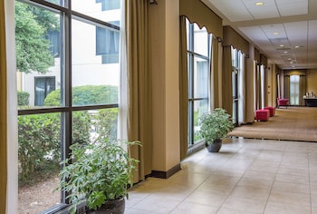 Doubletree By Hilton Charlotte Airport,Charlotte Douglas International Airport>>Charlotte,4 star