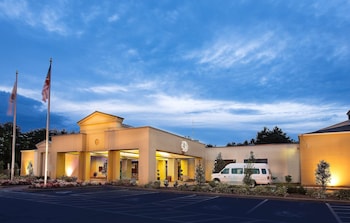 Doubletree By Hilton Charlotte Airport,Charlotte Douglas International Airport>>Charlotte,4 star