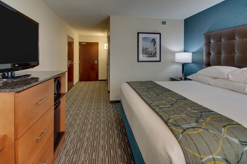 pear tree inn st louis airport