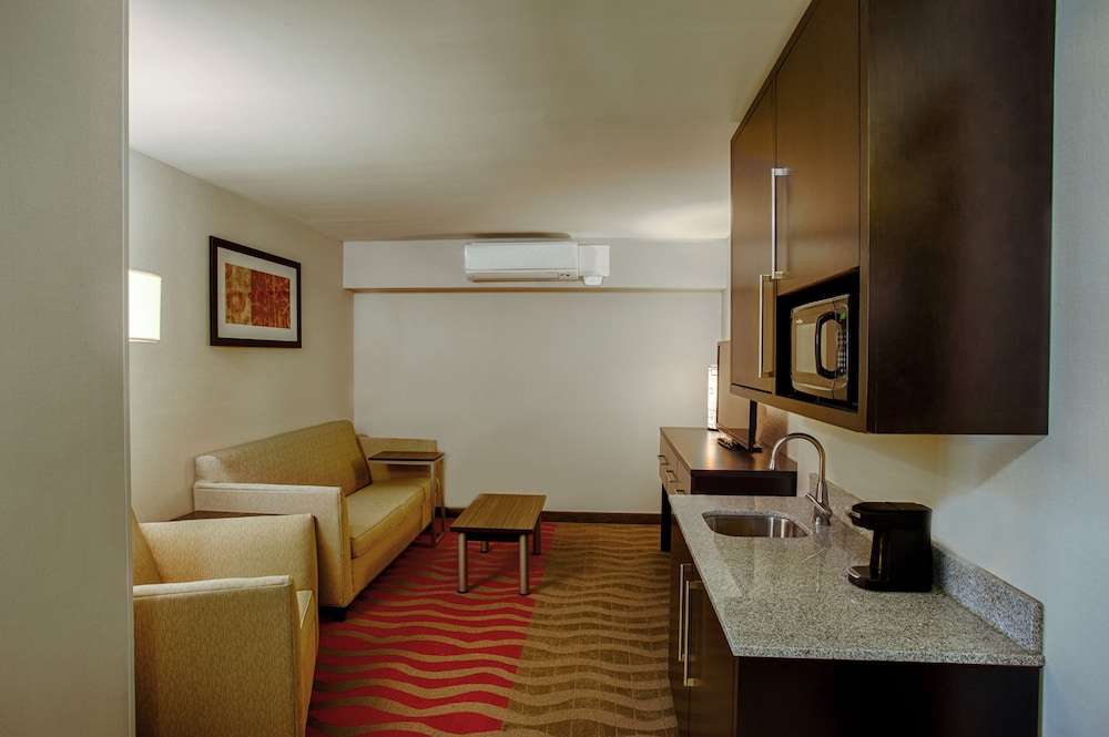 holiday inn express and suites baltimore west cato