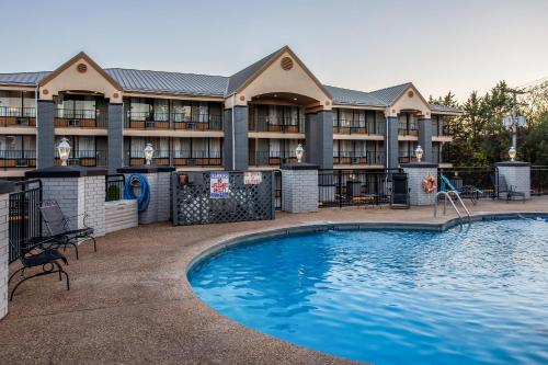 quality inn branson on the strip