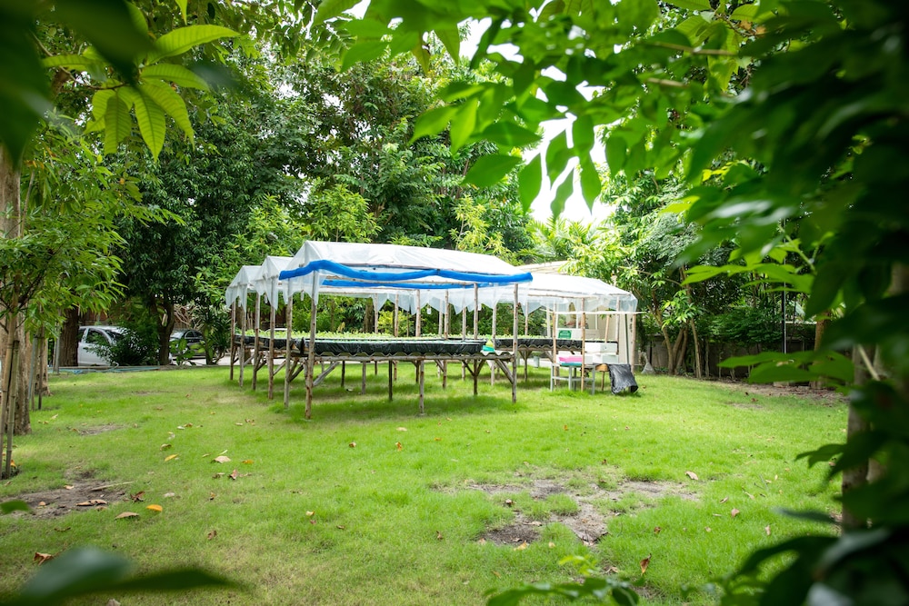 mac garden resort