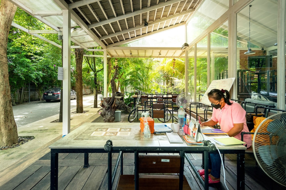 mac garden resort