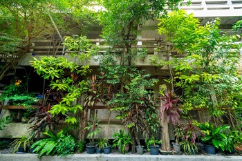 mac garden resort