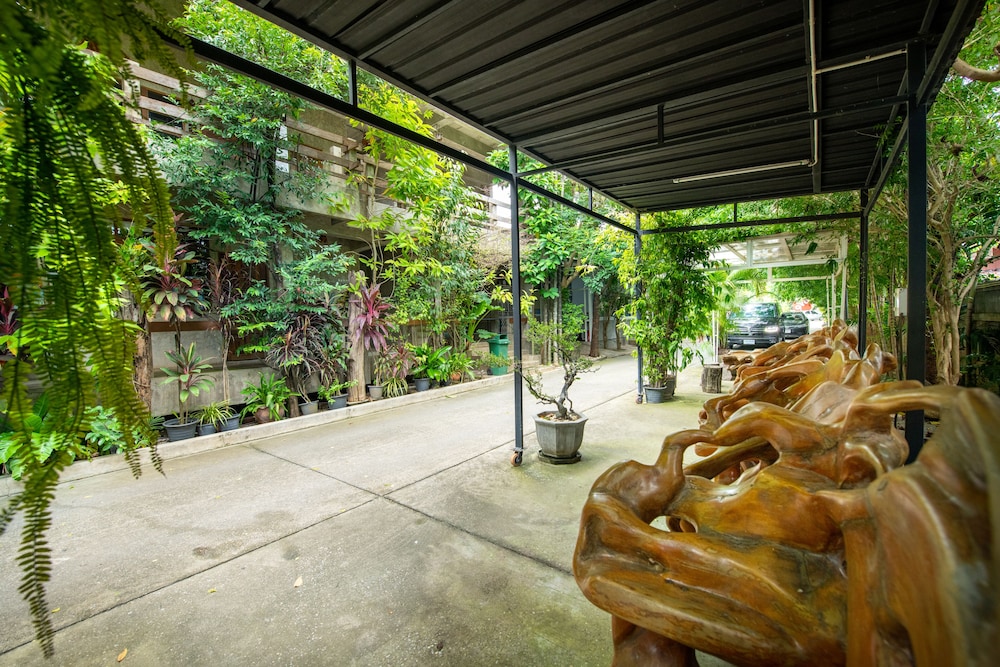 mac garden resort