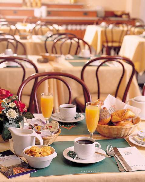 aris grand place hotel