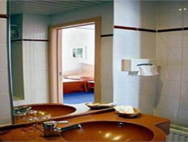 aris grand place hotel