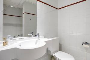 aris grand place hotel