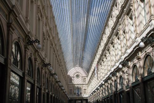 aris grand place hotel
