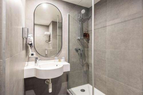 aris grand place hotel