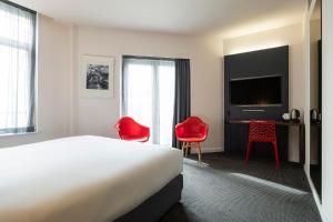 aris grand place hotel