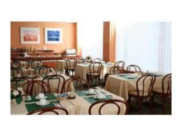 aris grand place hotel