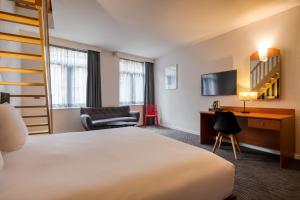 aris grand place hotel