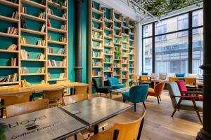 aris grand place hotel