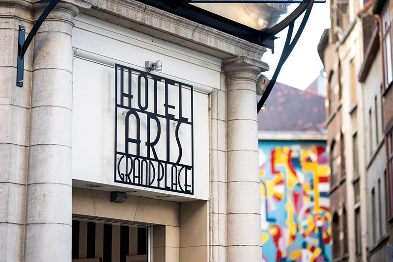 aris grand place hotel