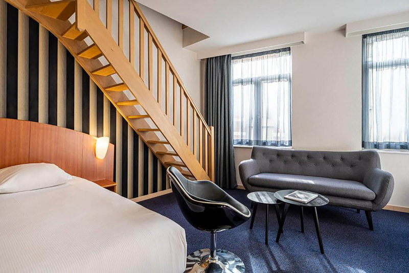 aris grand place hotel