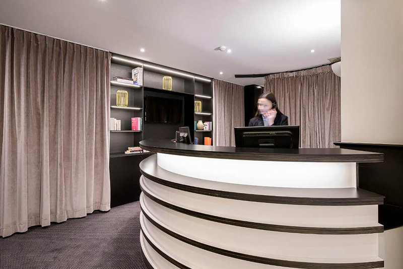 aris grand place hotel