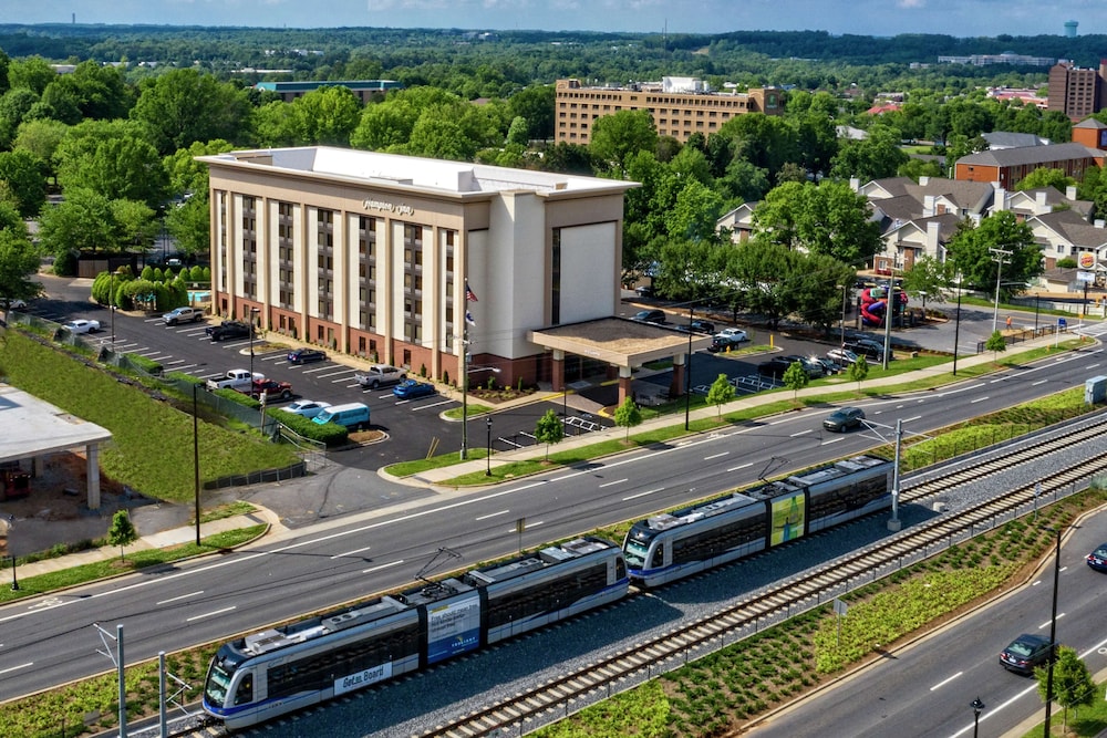 hampton inn charlotte university place