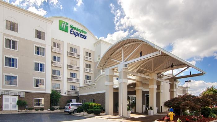 holiday inn express hotel and suites mooresville lake normann