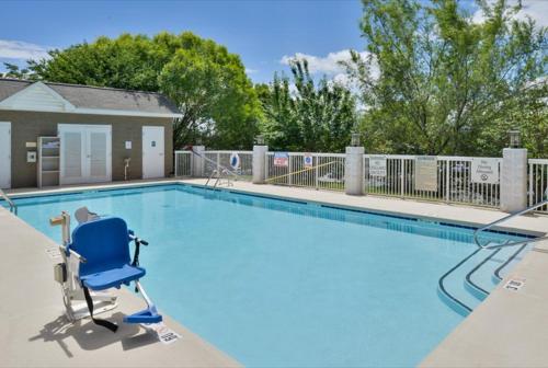 holiday inn express hotel and suites mooresville lake normann
