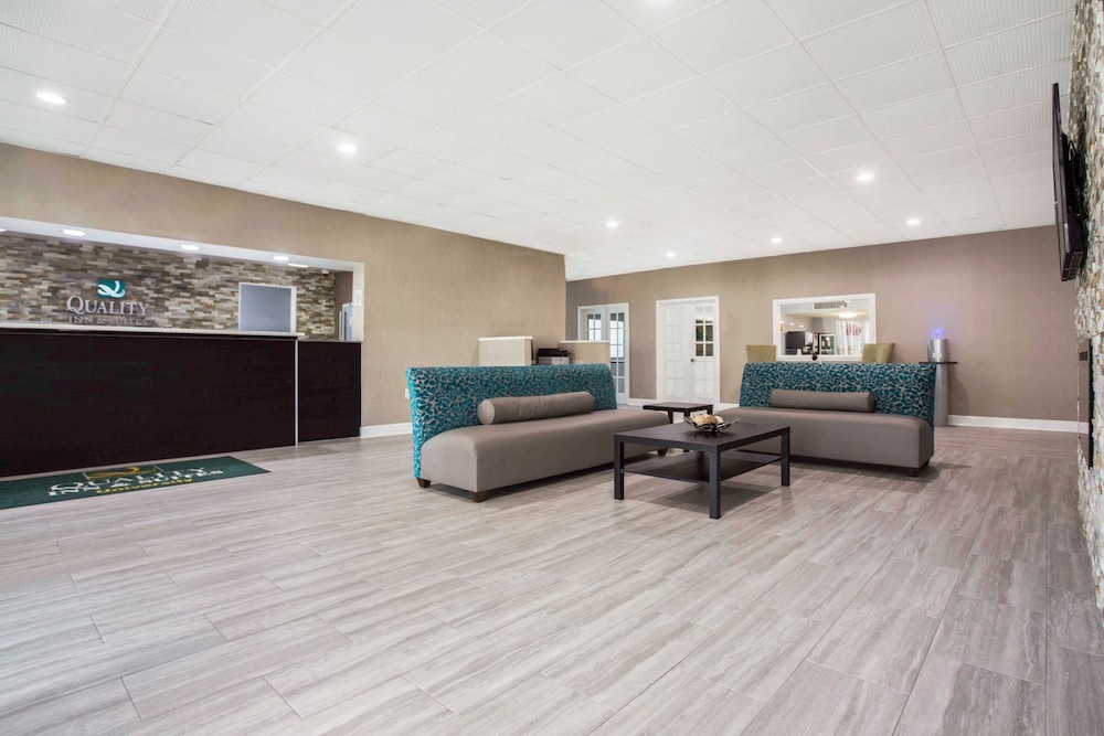 quality inn and suites university area