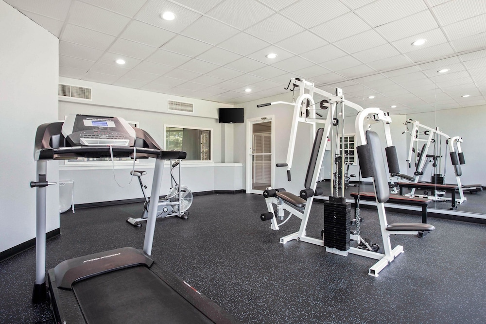 quality inn and suites university area