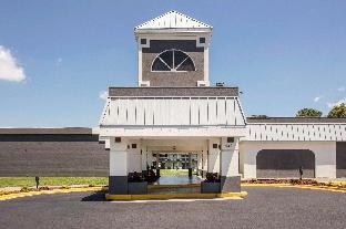 quality inn and suites university area