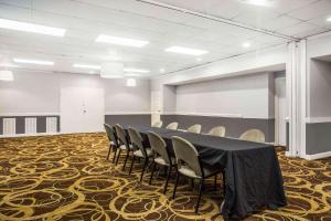 quality inn and suites university area