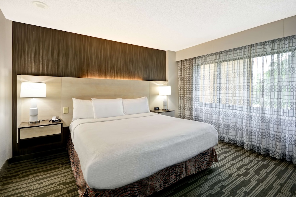 embassy suites hotel charlotte